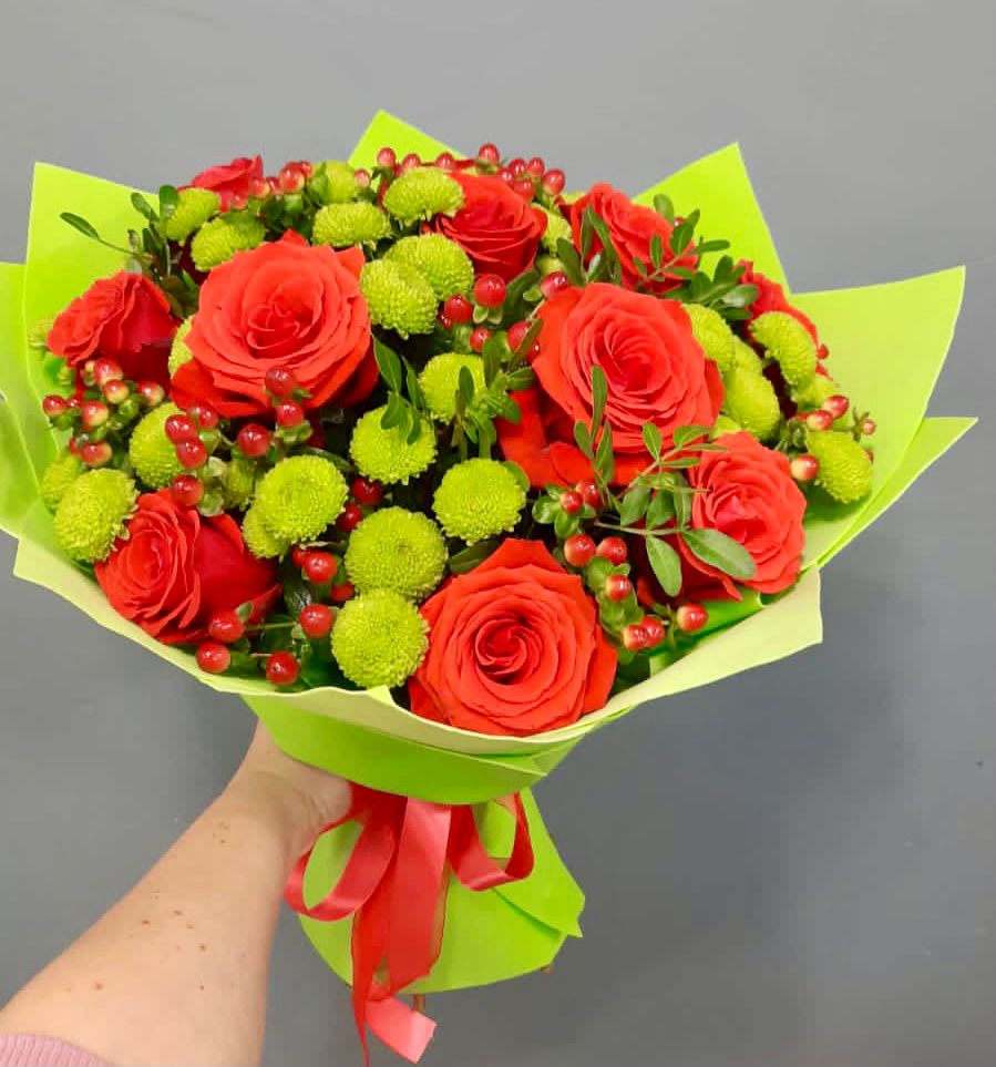 Букет цветов из: Хризантемы и Розы в Успенской