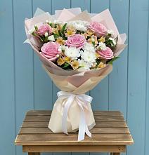 Букет цветов из:  Гвоздики, Орхидеи и Розы в Успенской