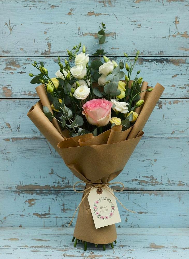 Букет цветов из: Розы и Лизиантусы в Успенской