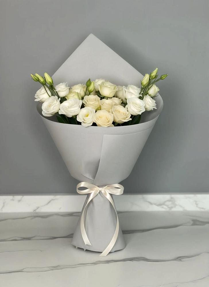 Букет цветов из: Розы и Лизиантусы в Успенской