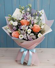 Букет цветов из:  Лизиантусы, Розы, Альстромерии и Гипсофила в Успенской