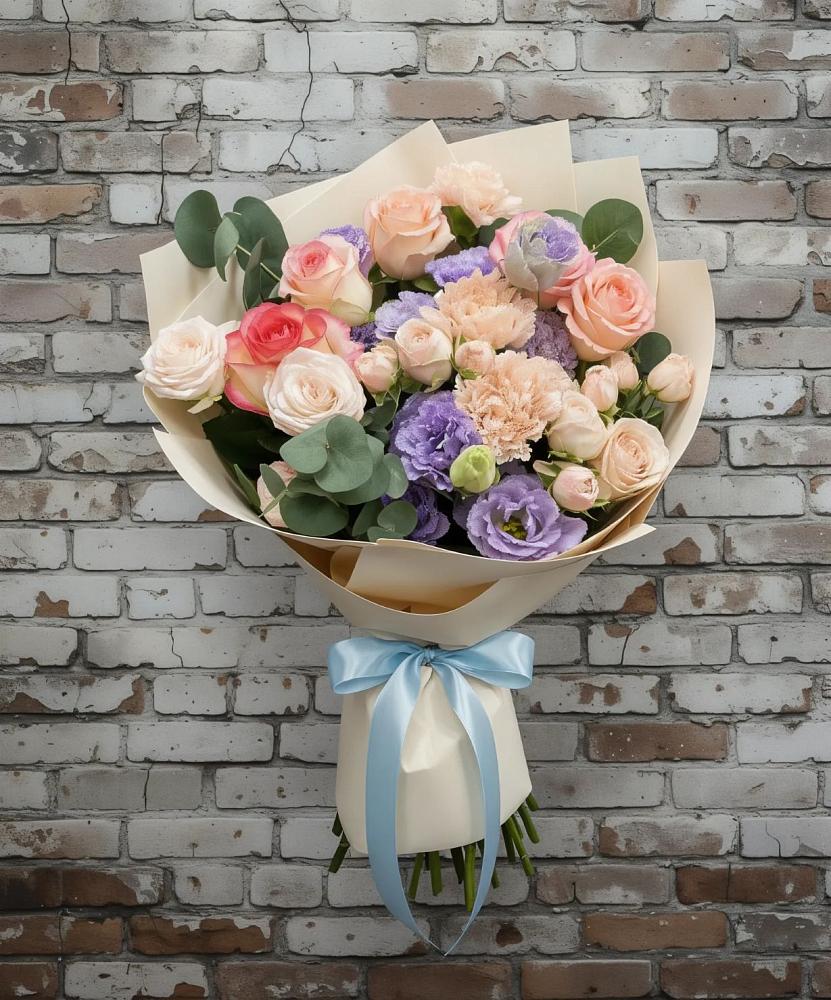 Букет цветов из: Розы, Лизиантусы и Гвоздики в Успенской