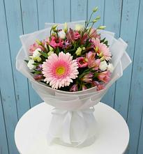 Букет цветов из:  Герберы, Альстромерии и Лизиантусы в Успенской