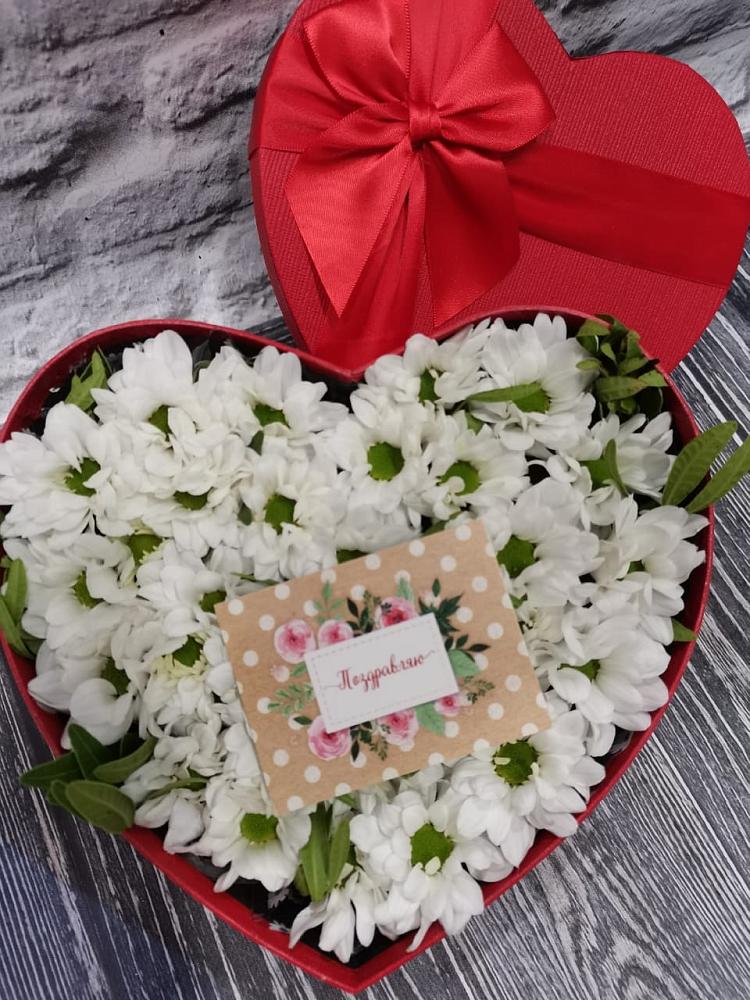 Цветочная композиция из Хризантемы в виде сердца в Успенской