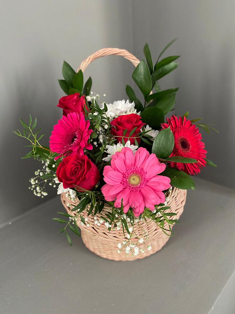 Цветочная композиция из Розы, Хризантемы и Герберы в корзине в Успенской