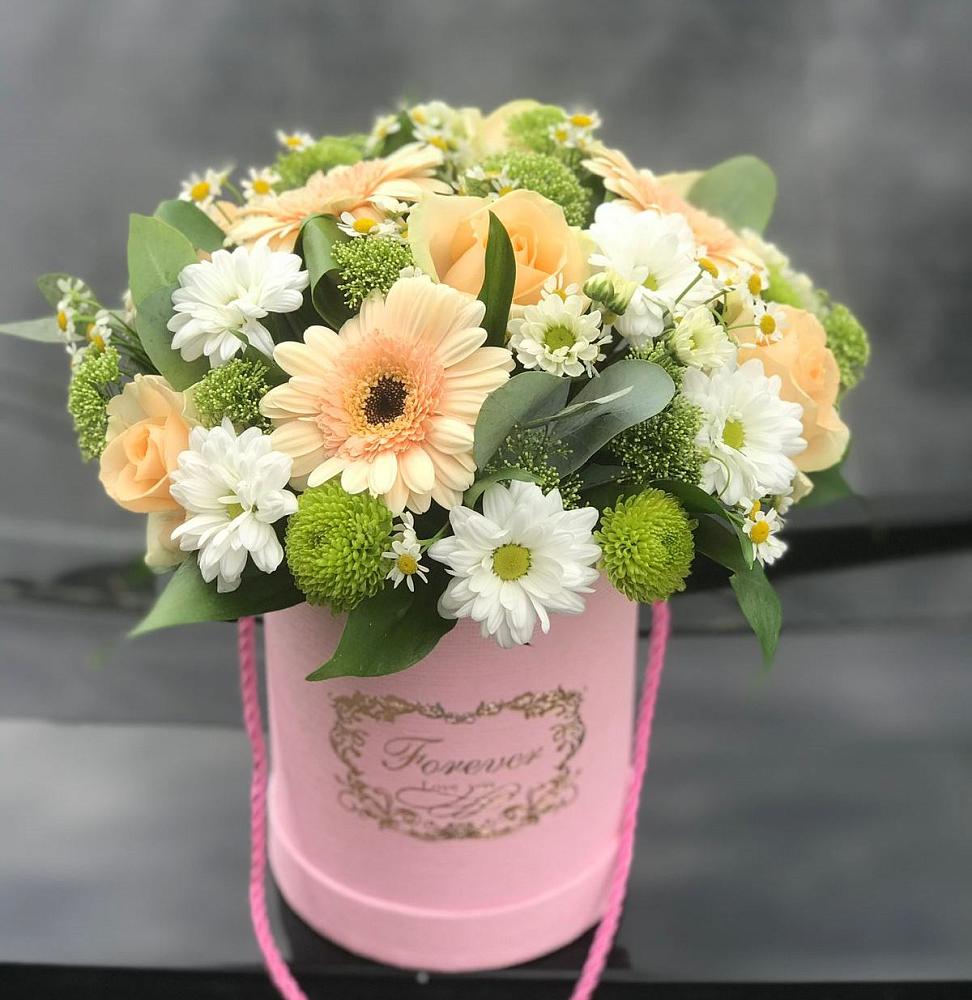 Цветочная композиция из Розы, Герберы и Хризантемы в шляпной коробке в Успенской