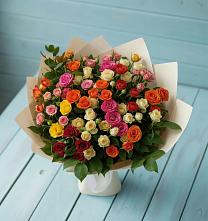 Букет Микс из разноцветных кустовых роз в Успенской