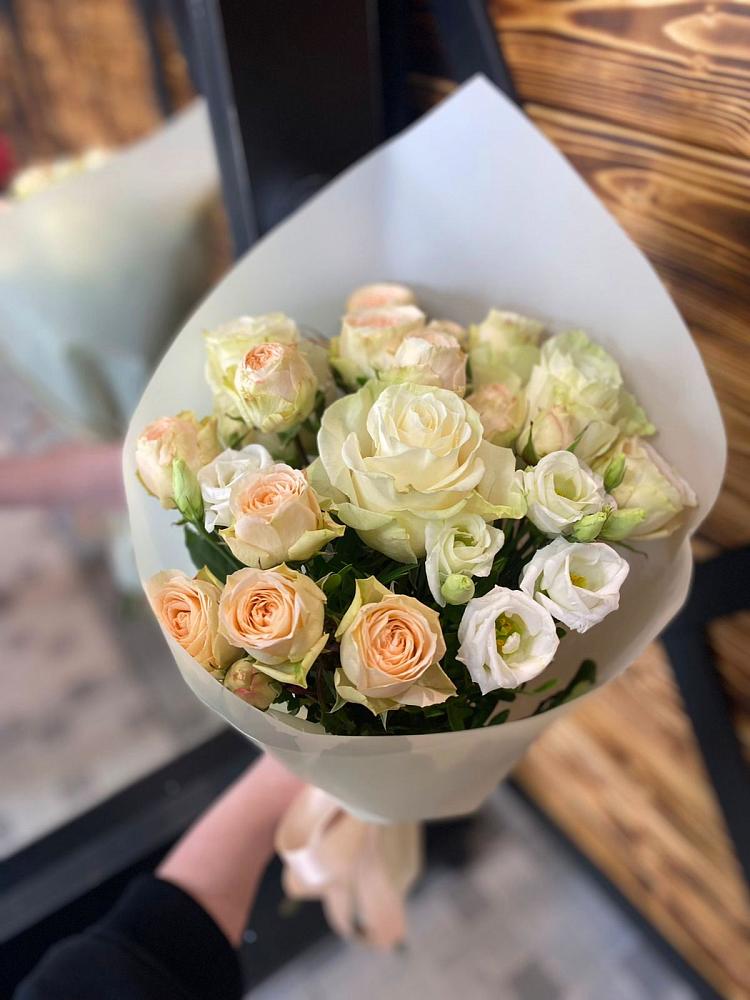 Букет цветов из: Розы и Лизиантусы в Успенской